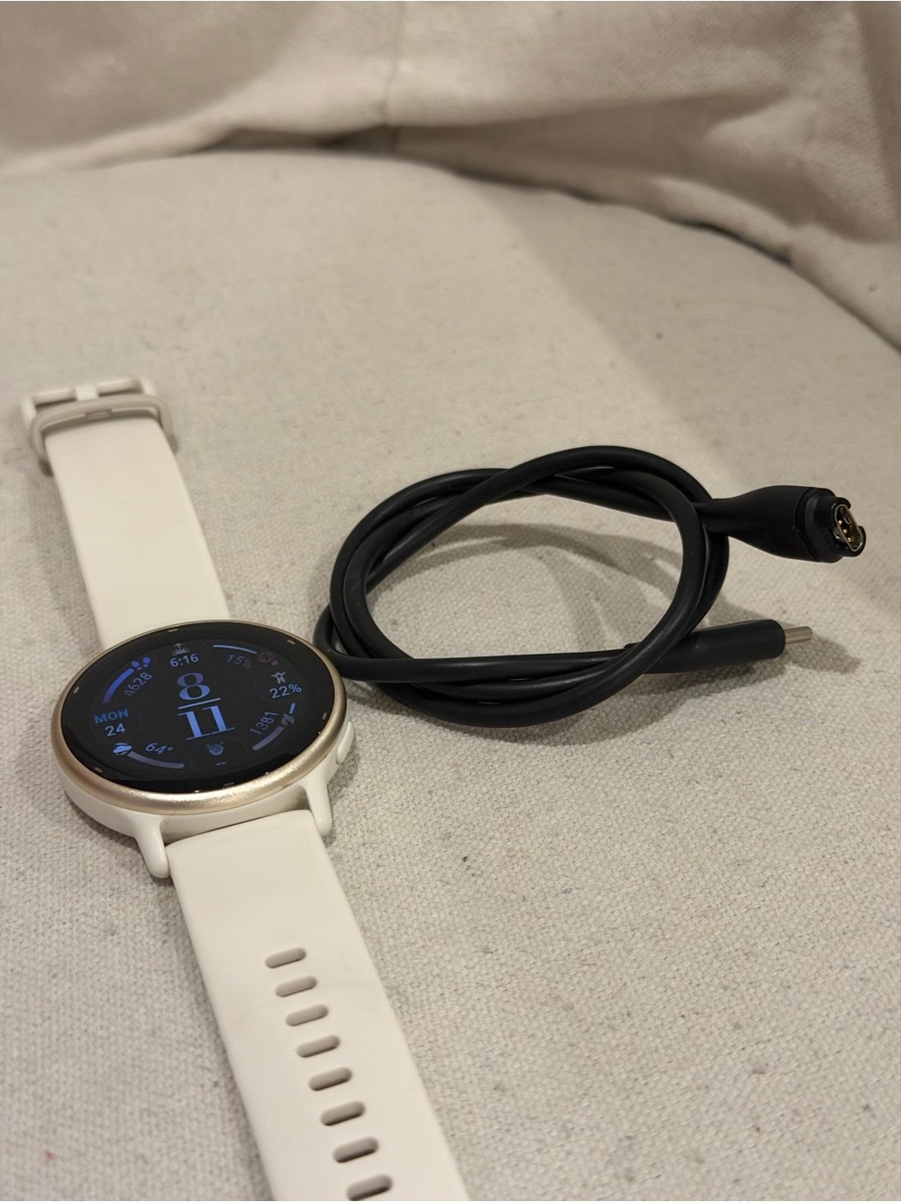 Garmin Vivoactive5 in ivory